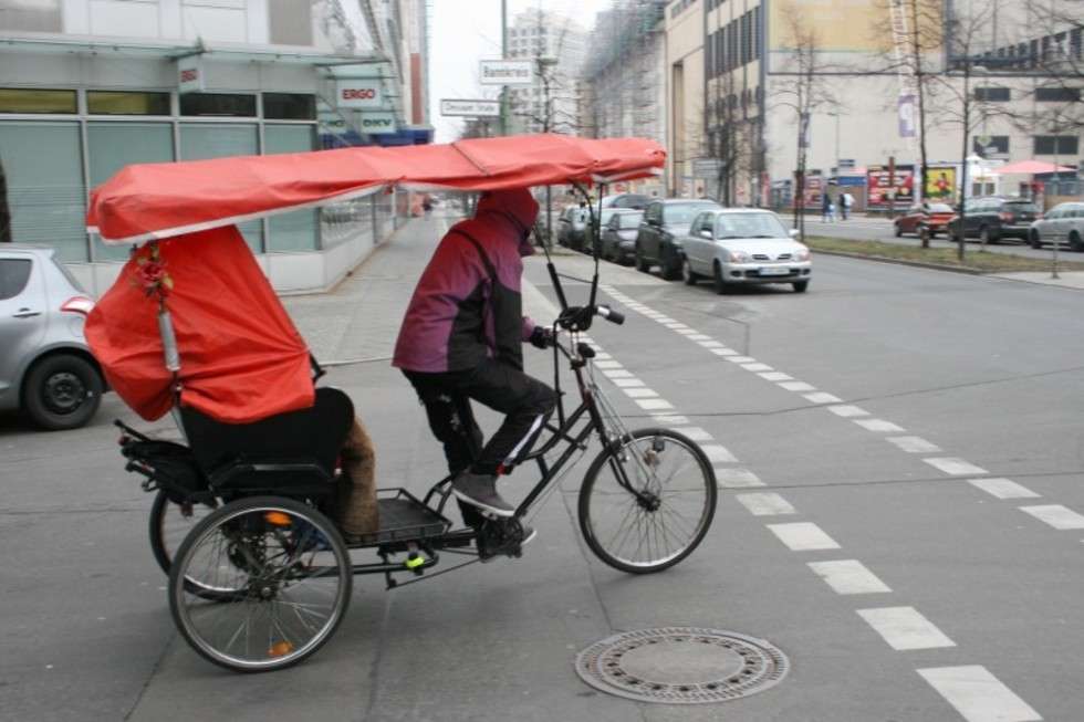  Kolejna rowerowa taksówka. Wersja z kocem dla pasażera