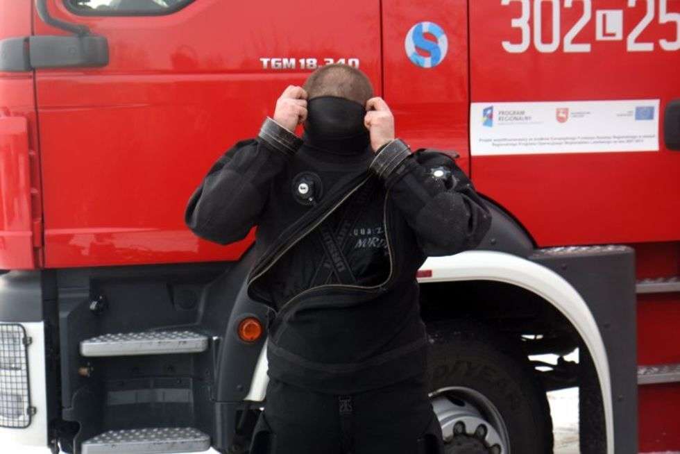  Ćwiczenia strażaków nad Zalewem Zemborzyckim  - Autor: Jacek Świerczyński
