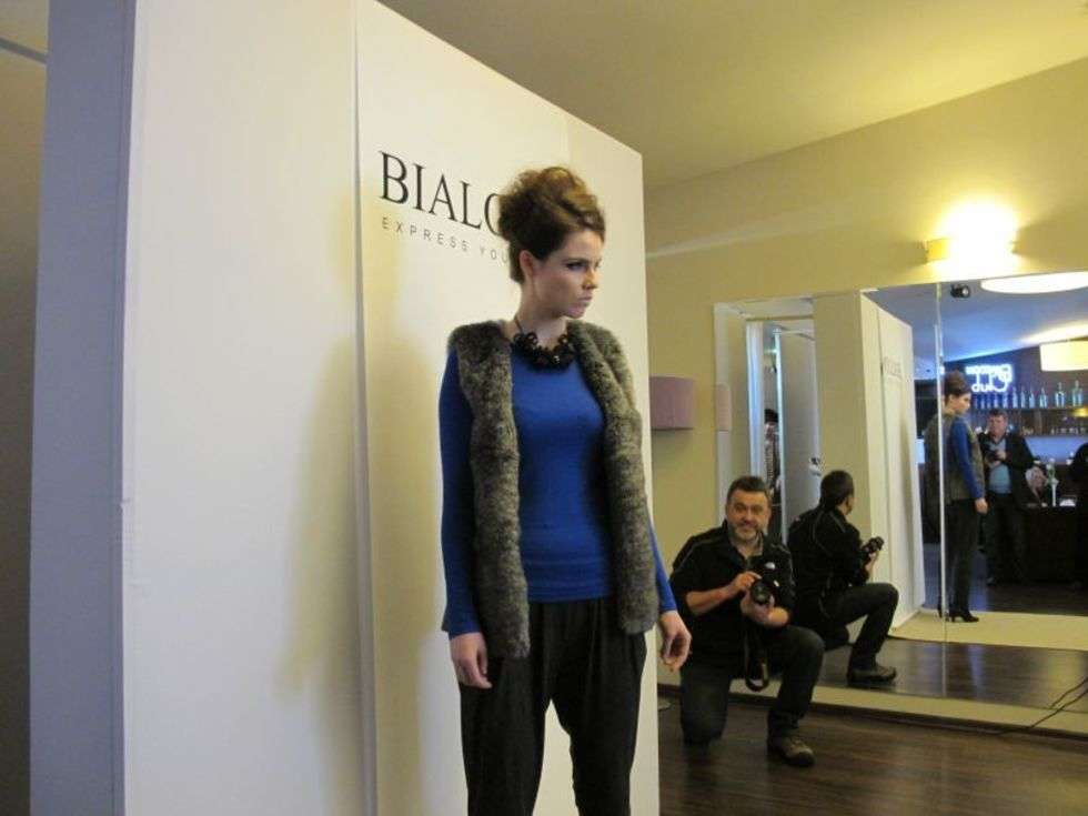 Dwa razy w roku Bialcon organizuje kontraktację kolekcji połączoną z pokazami mody dla około 100 reprezentantów salonów i sklepów oferujących wyroby bialskiej firmy.