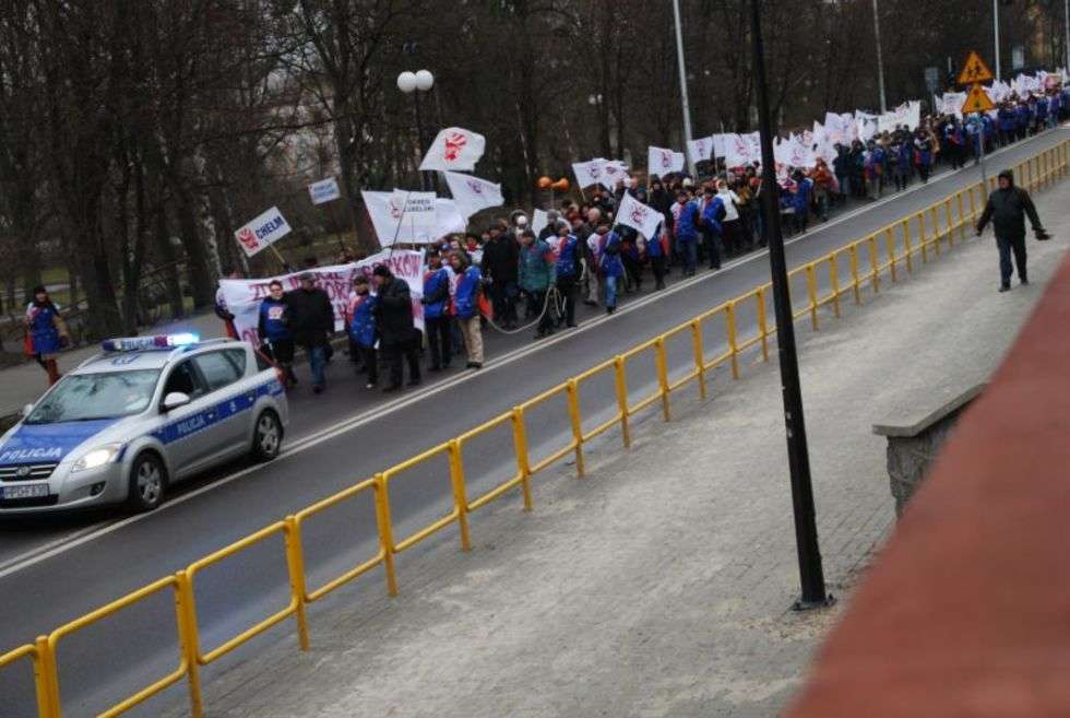  Nauczyciele i rodzice protestowali przeciwko likwidacji szkół