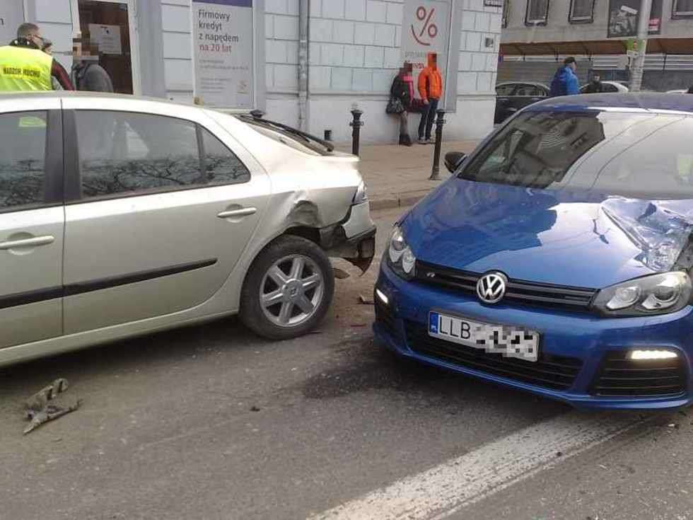  Wypadek na Al. Racławickich (zdjęcie 1) - Autor: ŁM