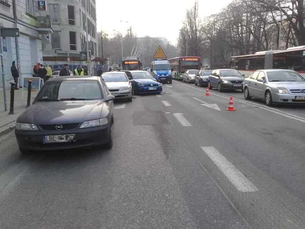  Wypadek na Al. Racławickich (zdjęcie 2) - Autor: ŁM