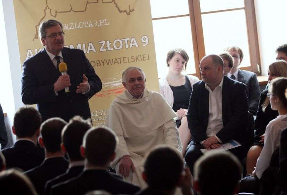  Prezydent Komorowski spotyka sie z młodzieżą (zdjęcie 9) - Autor: Jacek Świerczyński