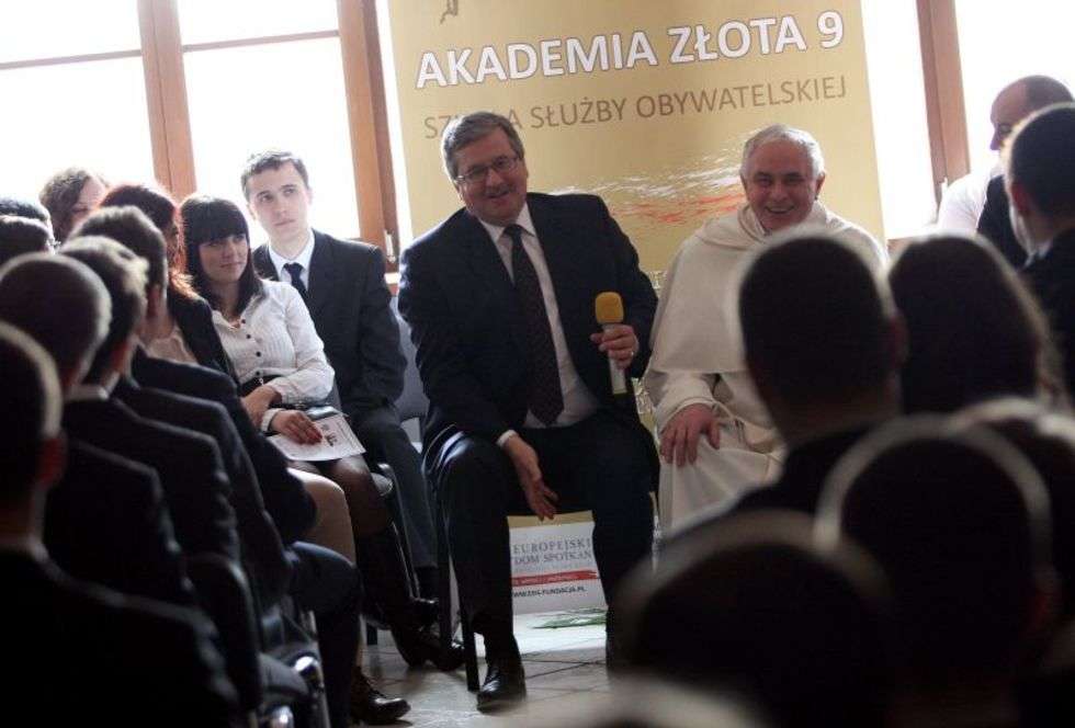  Prezydent Komorowski spotyka sie z młodzieżą (zdjęcie 11) - Autor: Jacek Świerczyński