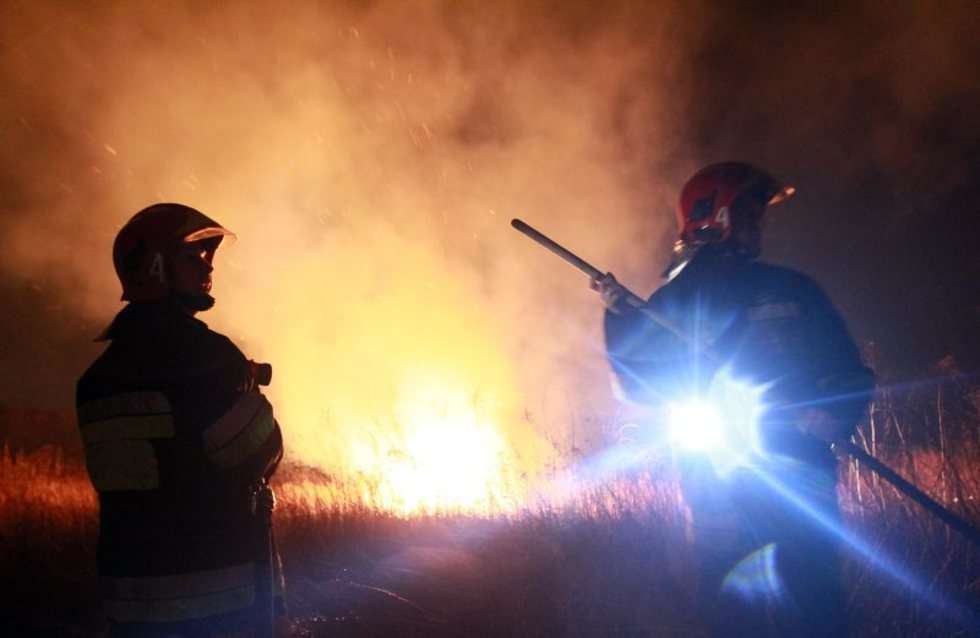  Pożar traw na górkach czechowskich (zdjęcie 4) - Autor: Wojciech Nieśpiałowski