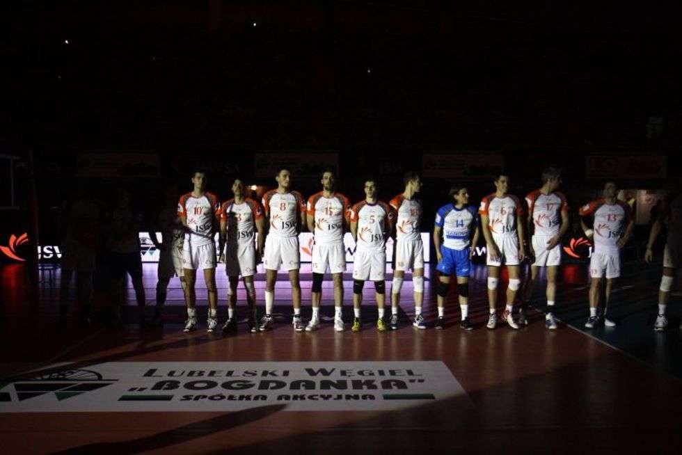  W hali Globus pojawiło się mnóstwo kibiców i publiczność miała sporo atrakcji. Oprócz świetnej siatkówki czas widzom umilały również cheerleaderki Asseco Prokomu Gdynia.