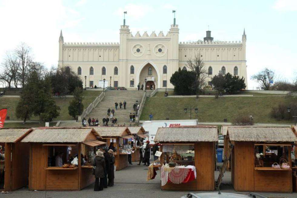  Kiermasz wielkanocny na placu Zamkowym w Lublinie