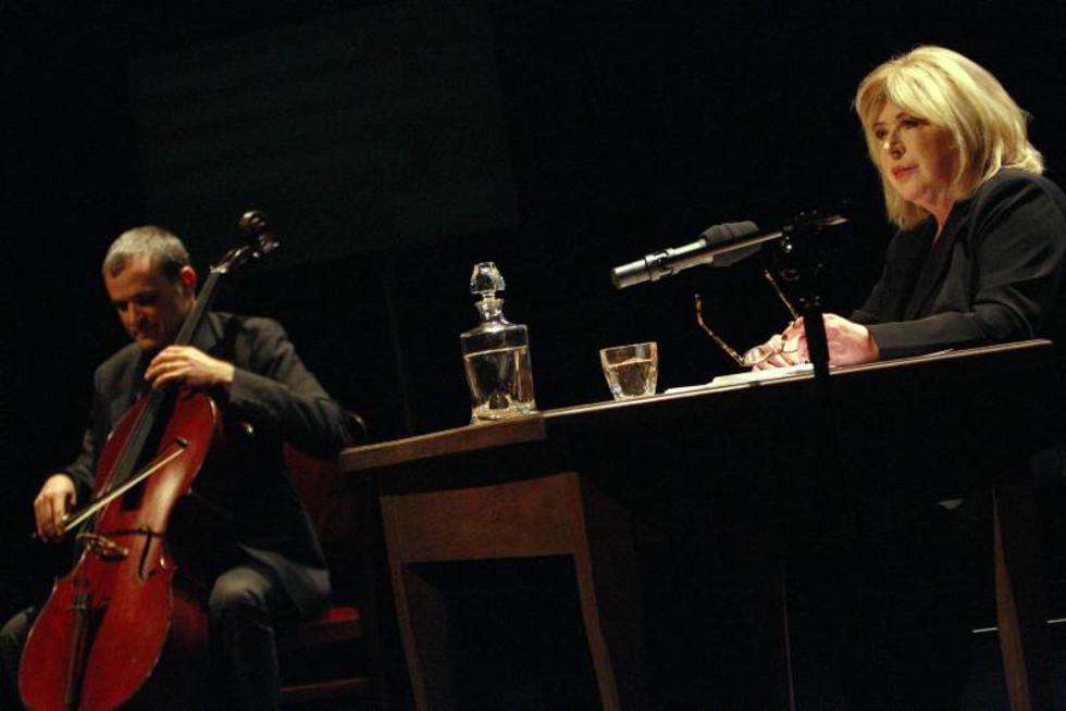  Poezji towarzyszyła muzyka. Z Marianne Faithfull wystąpił francuski wiolonczelista Vincent Ségal.