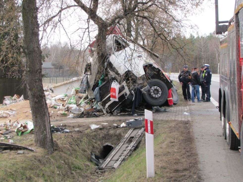  Wypadek w Firleju (zdjęcia) (zdjęcie 11) - Autor: Fotonews / MM Lublin