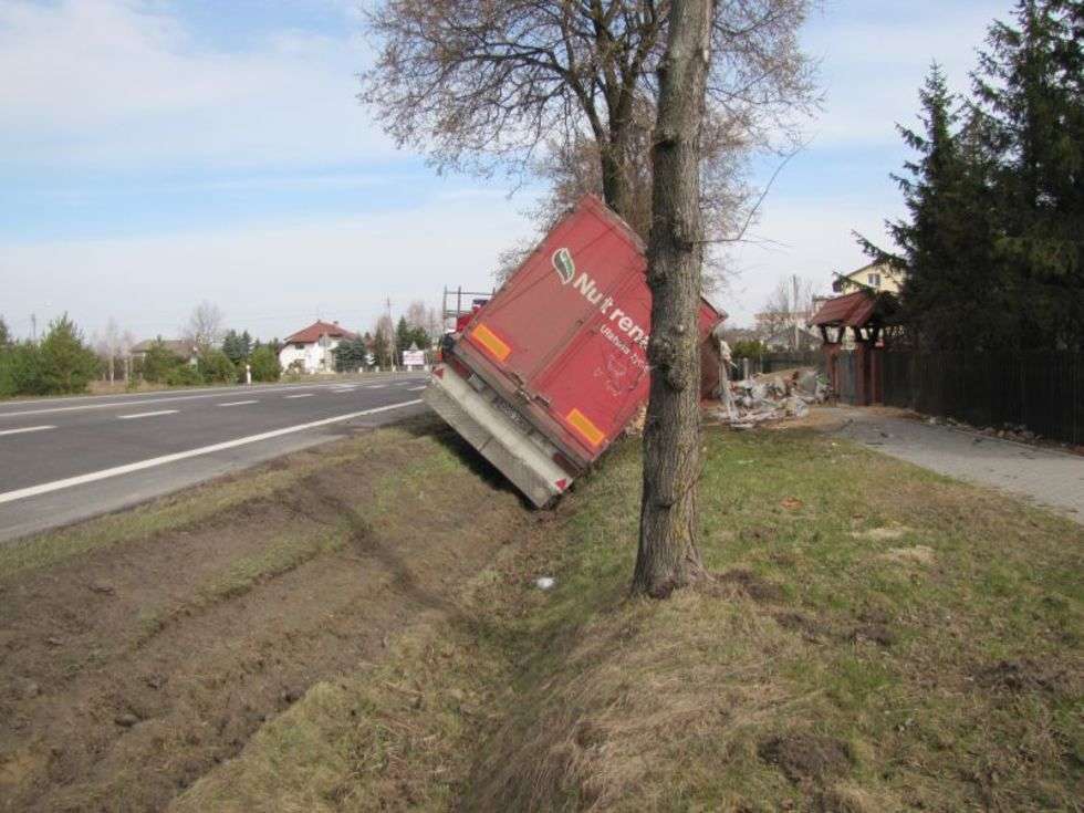  Wypadek w Firleju (zdjęcia) (zdjęcie 15) - Autor: Fotonews / MM Lublin