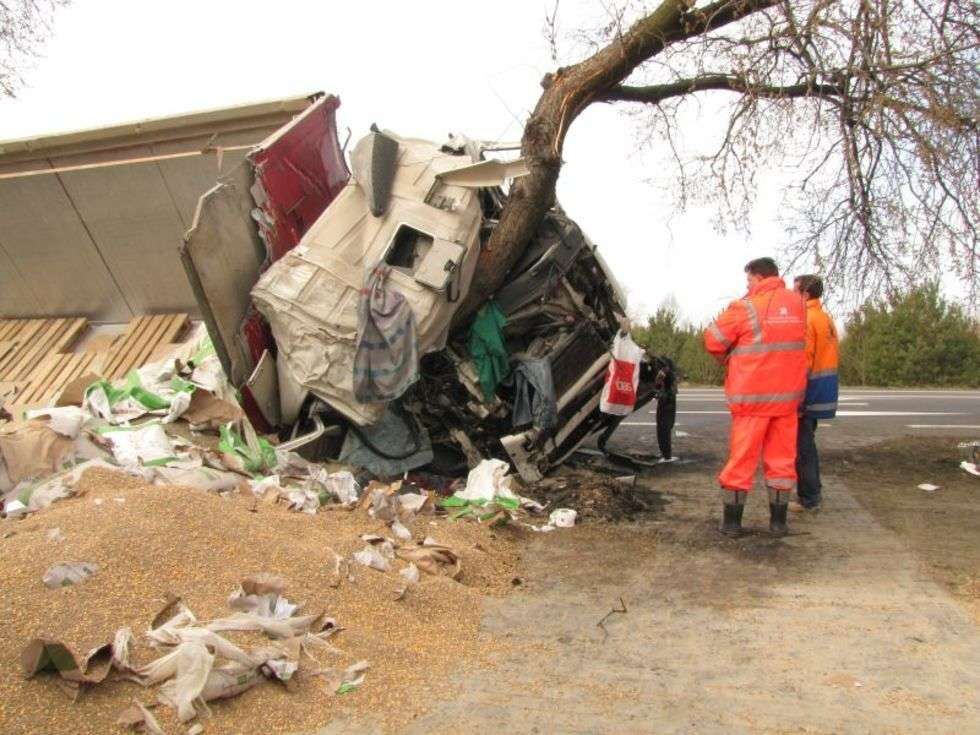  Wypadek w Firleju (zdjęcia) (zdjęcie 19) - Autor: Fotonews / MM Lublin