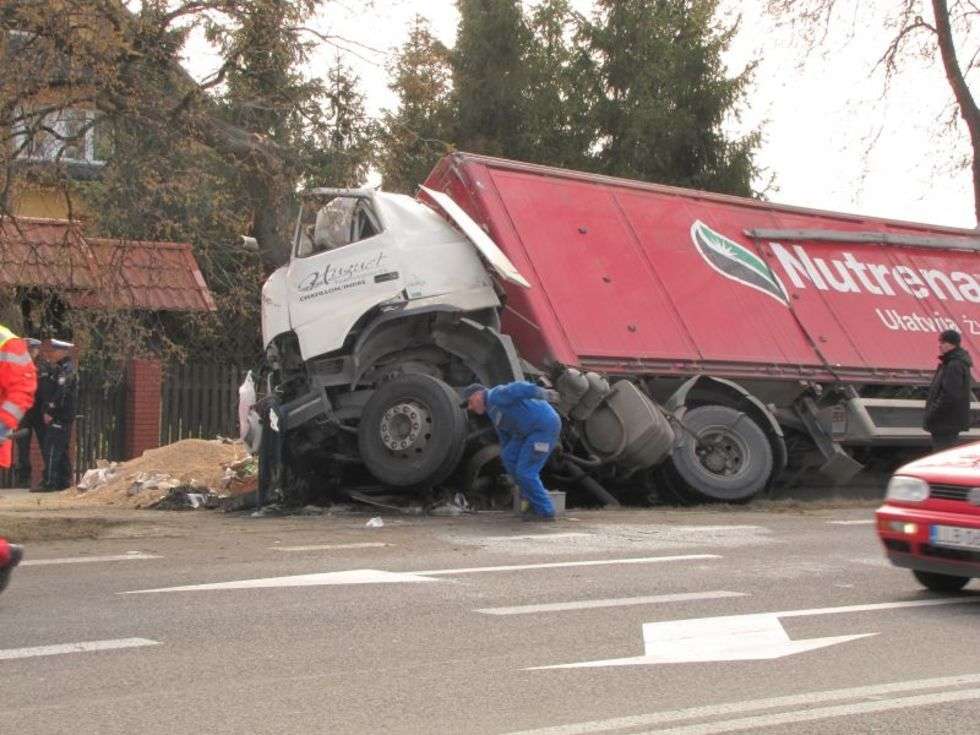 Wypadek w Firleju (zdjęcia) (zdjęcie 24) - Autor: Fotonews / MM Lublin
