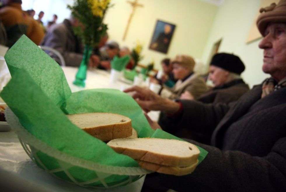  Śniadanie Wielkanocne dla bezdomnych (zdjęcie 2) - Autor: Jacek Świerczyński