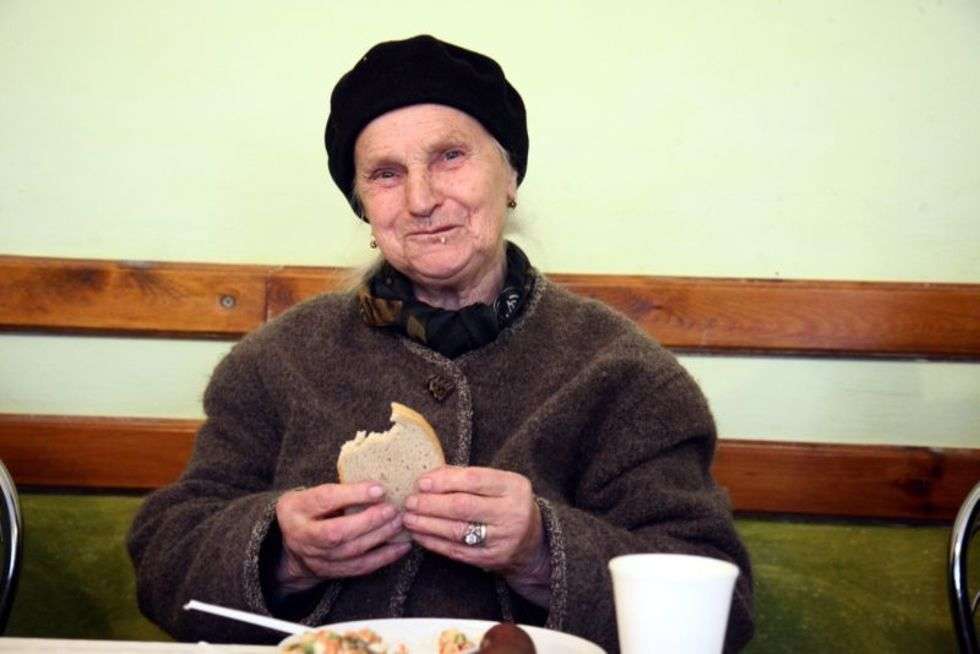  Śniadanie Wielkanocne dla bezdomnych (zdjęcie 4) - Autor: Jacek Świerczyński