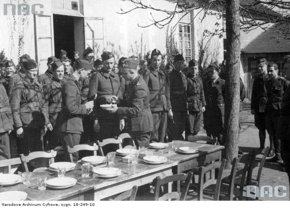  <p>Obchody Wielkanocy w Wojsku Polskim we Francji Data wydarzenia: 1940-03</p>