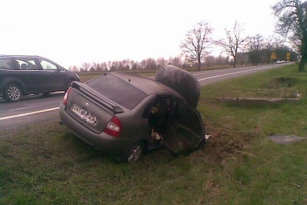  Wypadek w Sielcach (zdjęcie 2) - Autor: Fotonews / MM Lublin