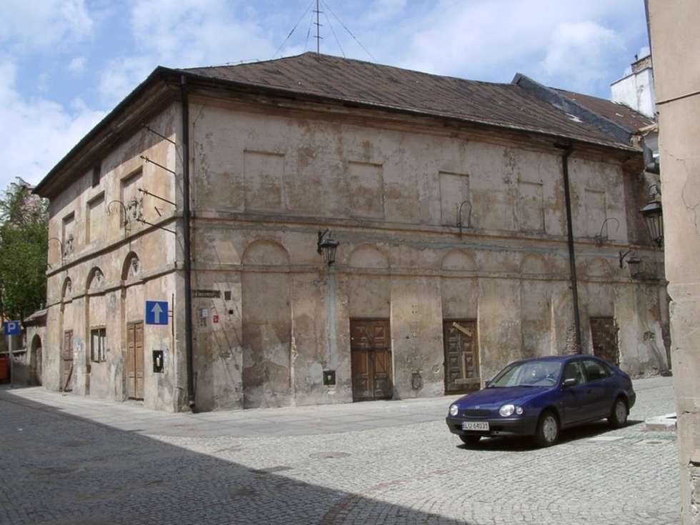  Za rewitalizację Teatru Starego nagrodzono również władze Lublina. Znany dzisiaj gmach, zwany początkowo Teatrem Zimowym, później teatrem Makowskiego, wzniesiono w 1822 roku. 