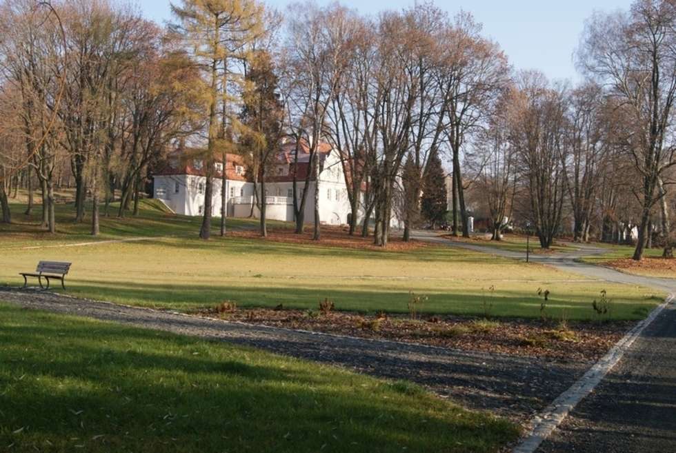  Uznanie konserwatorów zdobyła również rewitalizacja zespołu dworsko-parkowego w Wierzchowiskach, w pobliżu Modliborzyc. Nagrodę za wzorowy remont odbierze Elżbieta Nizio, właścicielka dworu. 
