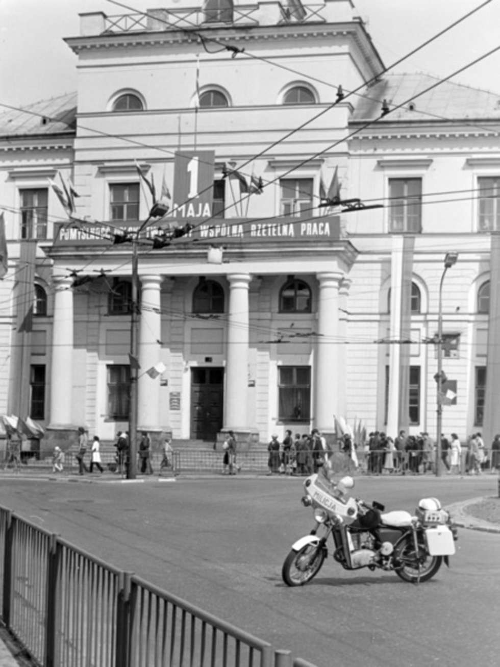  Tak się świecił 1 Maja 1981 roku w Lublinie (zdjęcia) (zdjęcie 11) - Autor: Maciej Kaczanowski