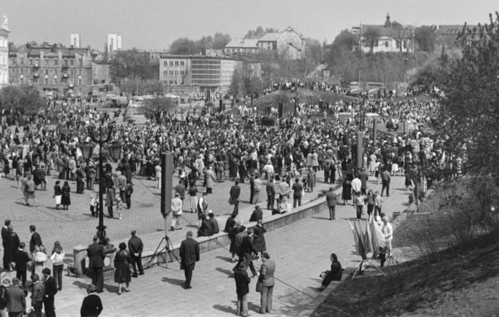  Tak się świecił 1 Maja 1981 roku w Lublinie (zdjęcia) (zdjęcie 24) - Autor: Maciej Kaczanowski