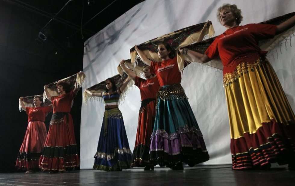  Taniec romski w Warsztatach Kultury (zdjęcie 11) - Autor: Wojciech Nieśpiałowski