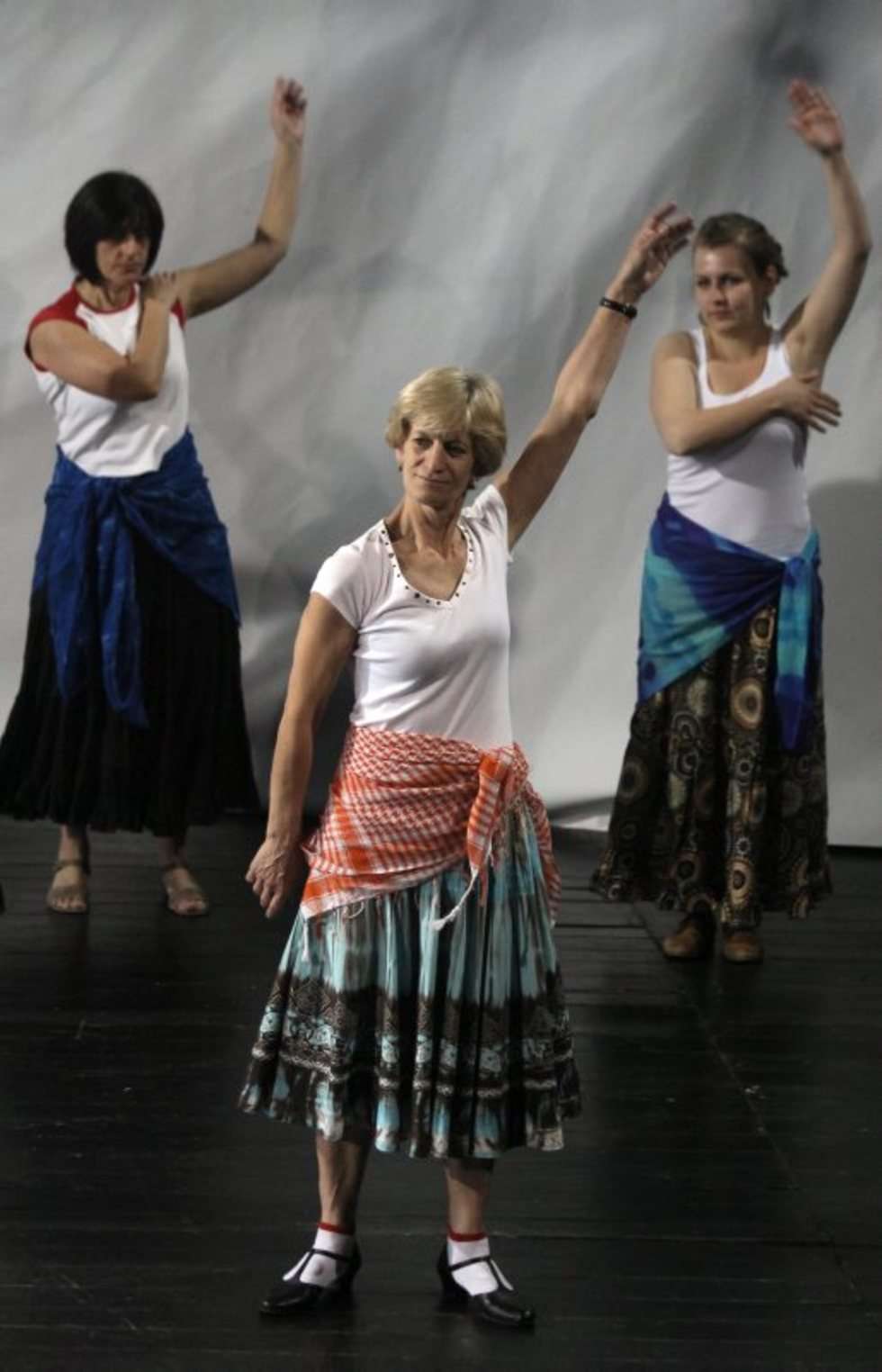  Taniec romski w Warsztatach Kultury (zdjęcie 12) - Autor: Wojciech Nieśpiałowski