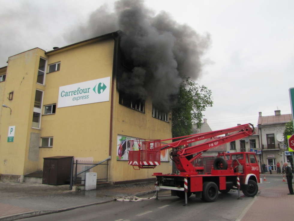  Pożar w Carrefour w Bychawie (zdjęcie 4) - Autor: Marek Matysek