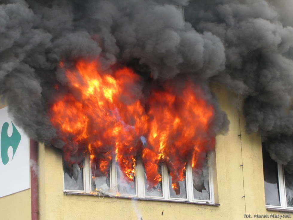  Pożar w Carrefour w Bychawie (zdjęcie 5) - Autor: Marek Matysek