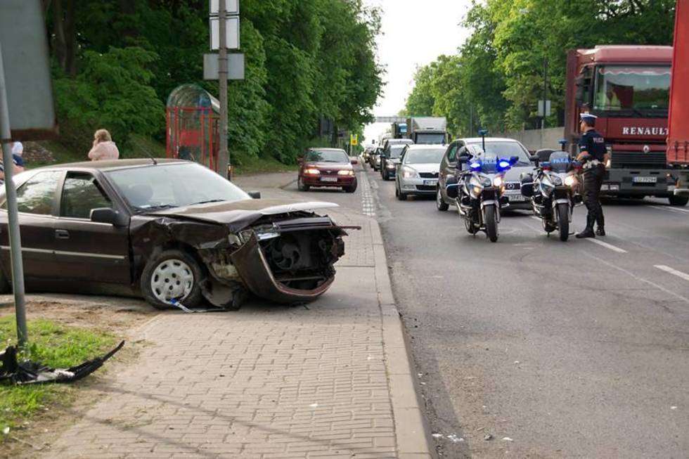  Wypadek na al. Warszawskiej (zdjęcie 2) - Autor: agasz74 / Alarm24