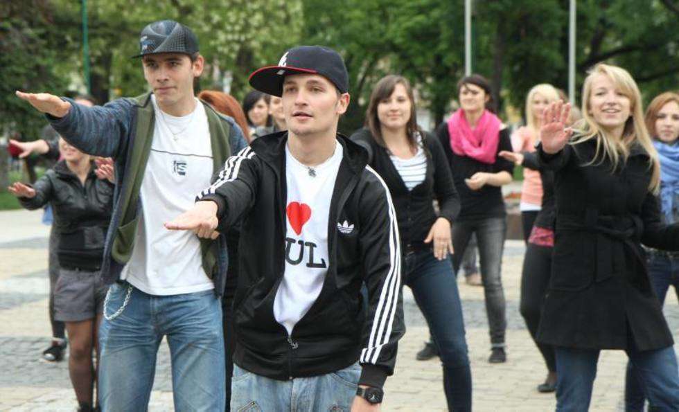  Flash mob: Tańczyli na pl. Litewskim w Lublinie (zdjęcie 3) - Autor: Maciej Kaczanowski