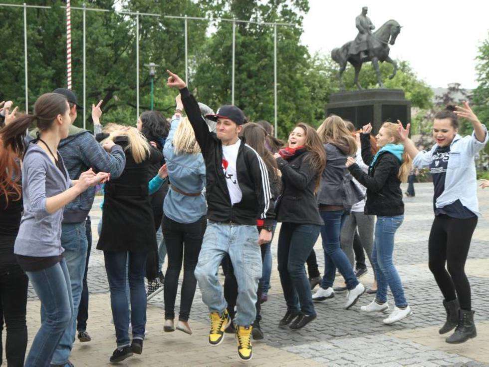  Flash mob: Tańczyli na pl. Litewskim w Lublinie (zdjęcie 7) - Autor: Maciej Kaczanowski