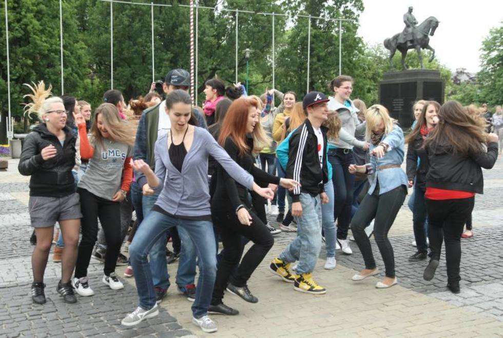  Flash mob: Tańczyli na pl. Litewskim w Lublinie (zdjęcie 8) - Autor: Maciej Kaczanowski