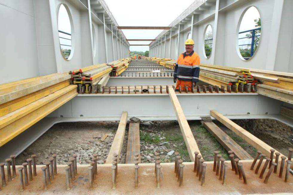  Turystyczna: Trwa montaż nowego mostu kolejowego (zdjęcie 24) - Autor: Maciej Kaczanowski