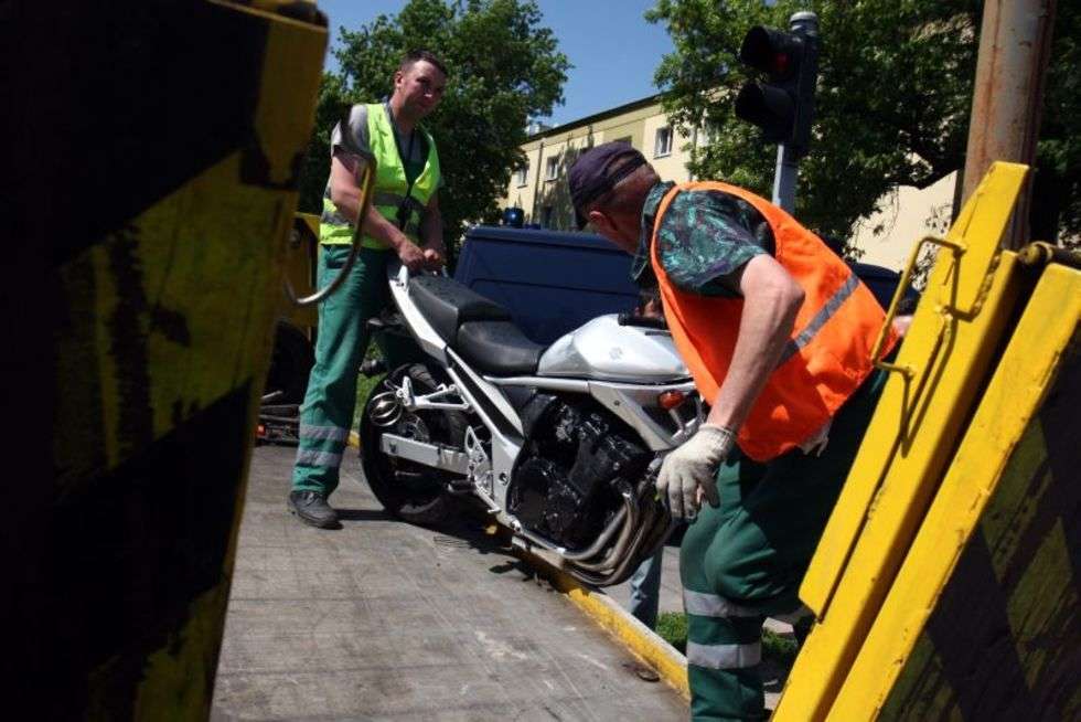  Wypadek motocyklisty na Al. Racławickich (zdjęcie 3) - Autor: Jacek Świerczyński