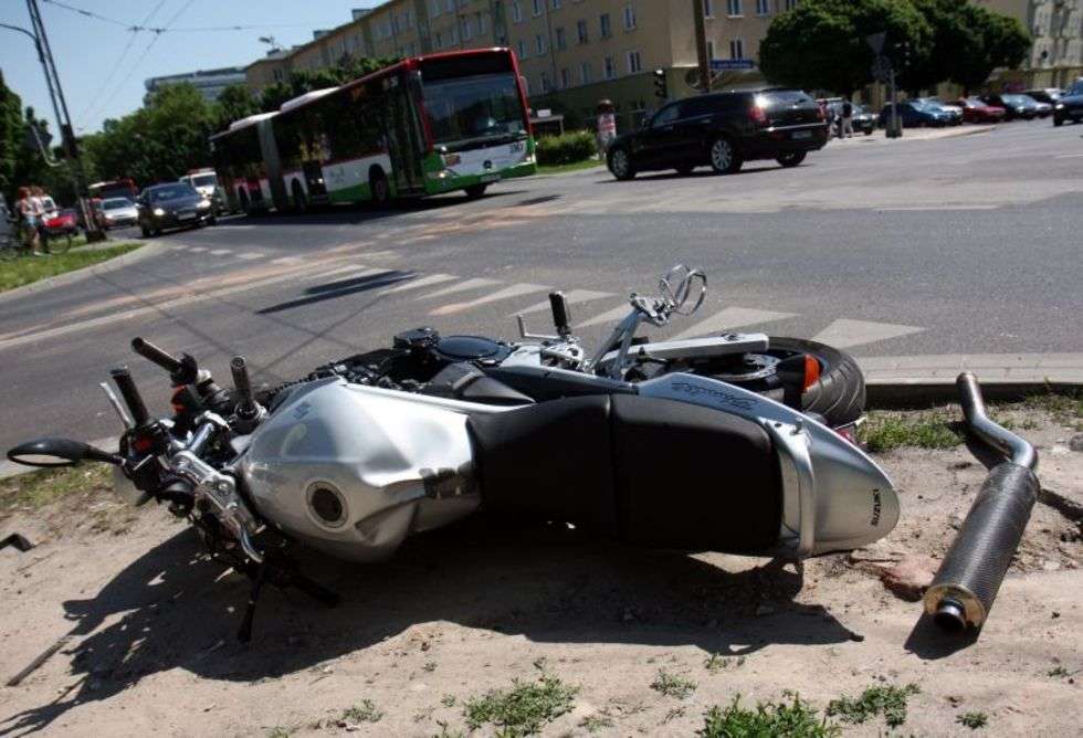  Wypadek motocyklisty na Al. Racławickich (zdjęcie 5) - Autor: Jacek Świerczyński
