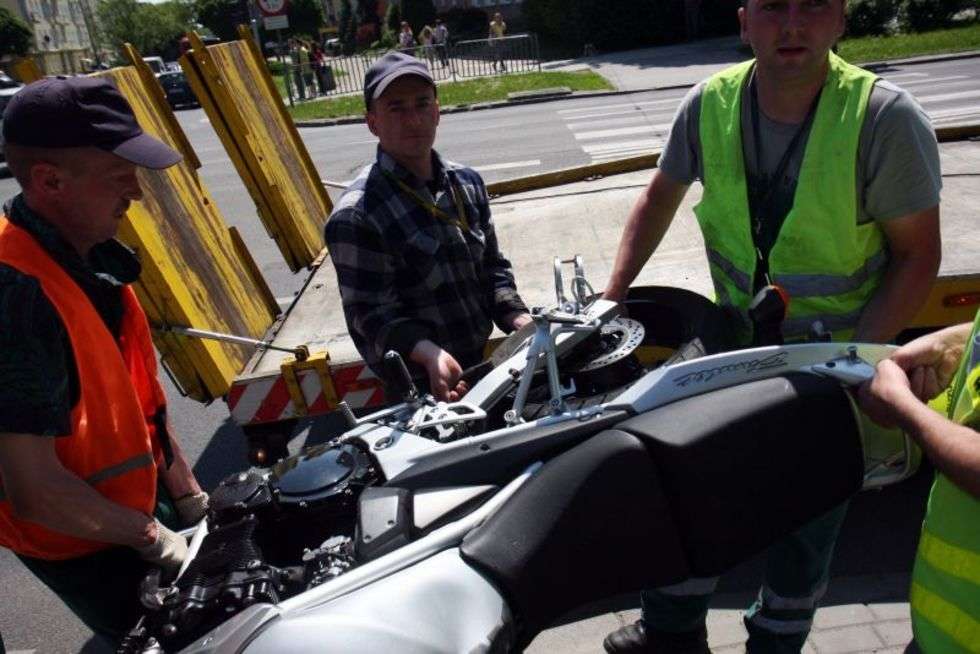  Wypadek motocyklisty na Al. Racławickich (zdjęcie 9) - Autor: Jacek Świerczyński