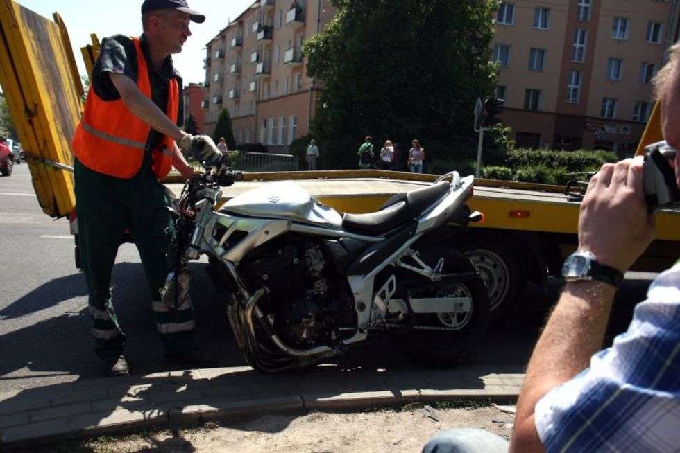  Wypadek motocyklisty na Al. Racławickich (zdjęcie 10) - Autor: Jacek Świerczyński