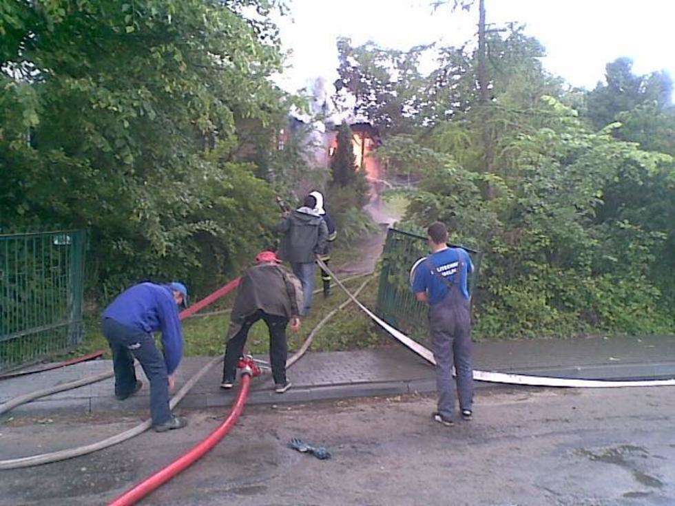 Pożar domu w miejscowości Krępa (zdjęcie 3) - Autor: Fotonews