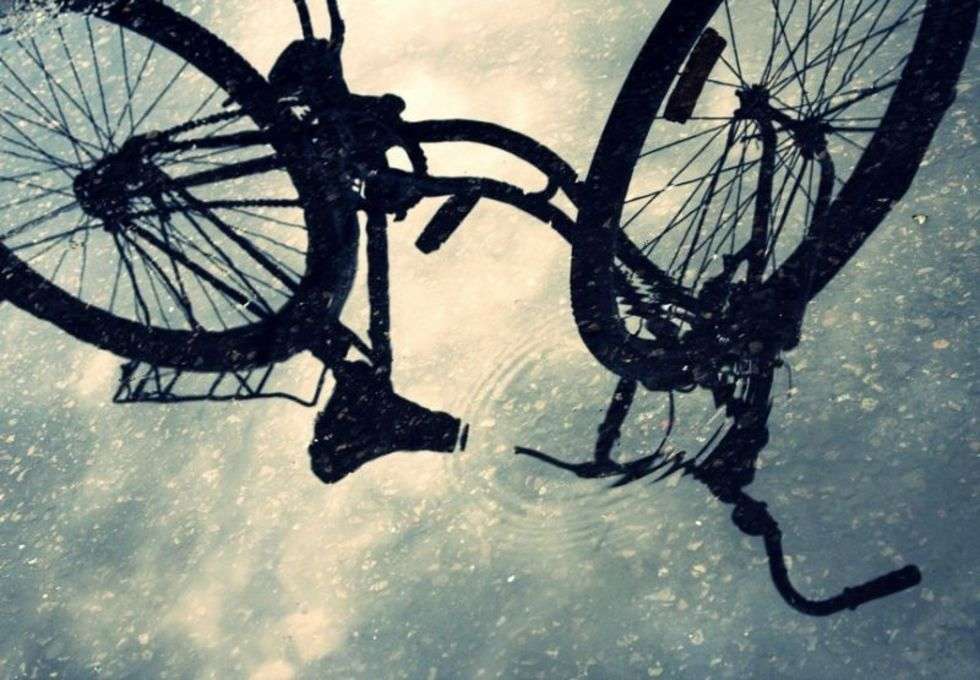  Zdjęcie pochodzi z wyprawy rowerowej w 2010 roku, przedstawia odbicie mojego roweru w asfalcie