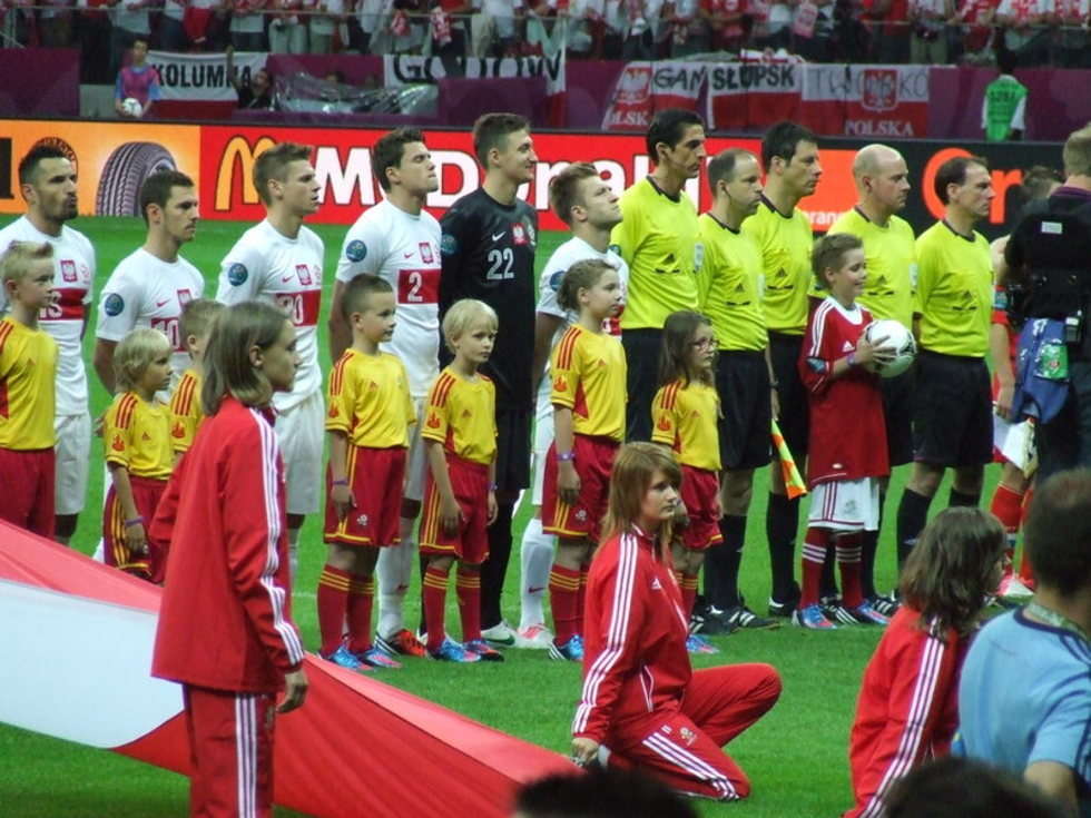  Euro 2012: Dzieci wyszły na boisko z piłkarzami (zdjęcie 2) - Autor: Andrzej Bondyra