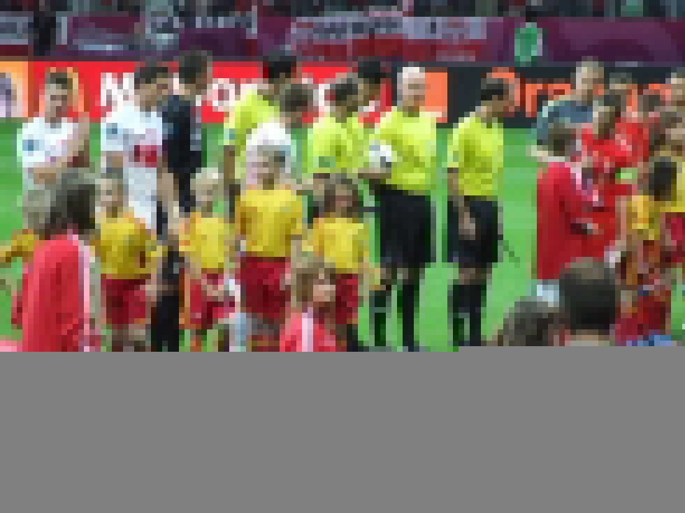  Euro 2012: Dzieci wyszły na boisko z piłkarzami (zdjęcie 3) - Autor: Andrzej Bondyra