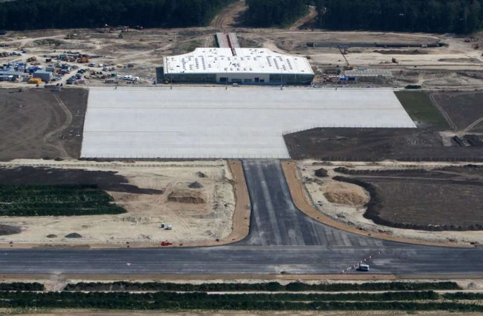  Lotnisko w Świdniku z lotu ptaka (zdjęcie 1) - Autor: Wojciech Nieśpiałowski