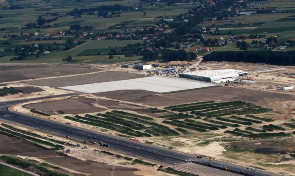  Lotnisko w Świdniku z lotu ptaka (zdjęcie 5) - Autor: Wojciech Nieśpiałowski