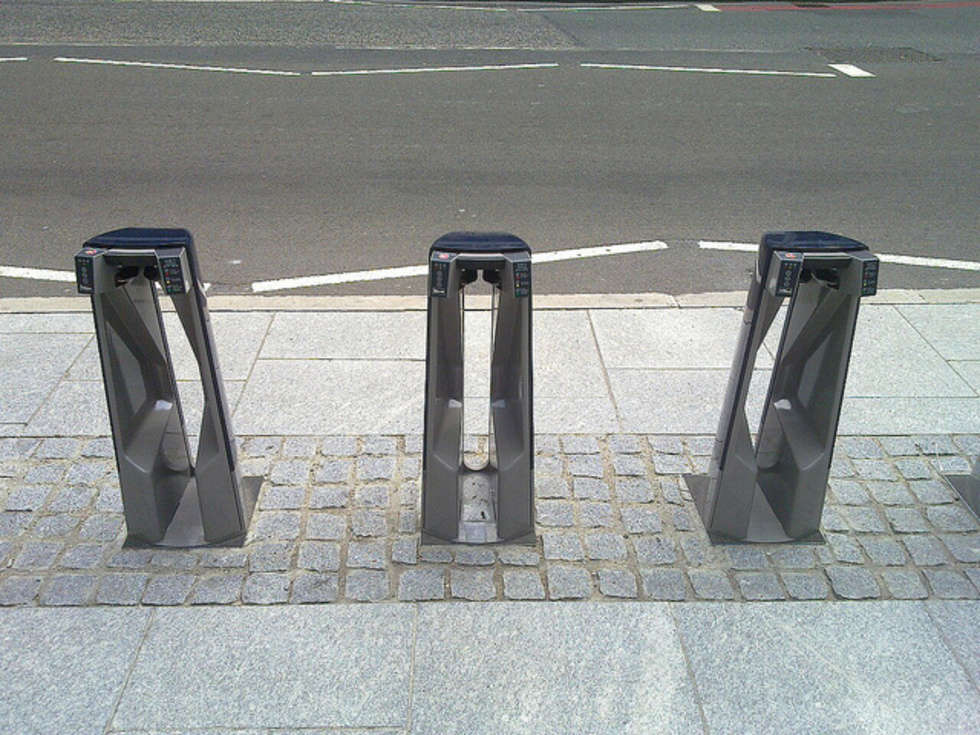 Najciekawsze stojaki rowerowe w miastach (zdjęcie 19) - Autor: rjw1 / Flickr / CC BY