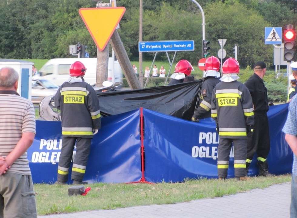  Wypadek na al. Smorawińskiego w Lublinie (zdjęcie 11) - Autor: Fotonews / MM Lublin