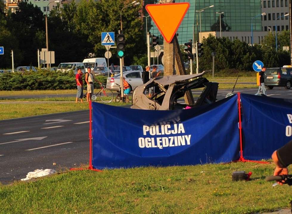  Wypadek na al. Smorawińskiego w Lublinie (zdjęcie 3) - Autor: Fotonews / MM Lublin