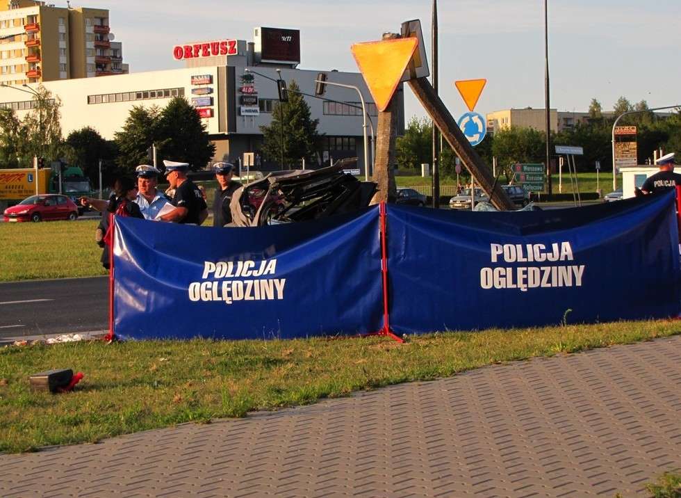  Wypadek na al. Smorawińskiego w Lublinie (zdjęcie 6) - Autor: Fotonews / MM Lublin