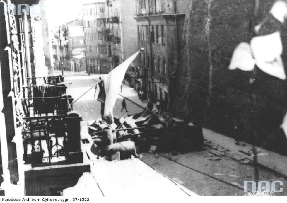  Barykada na ulicy Tamka podczas powstania warszawskiego.