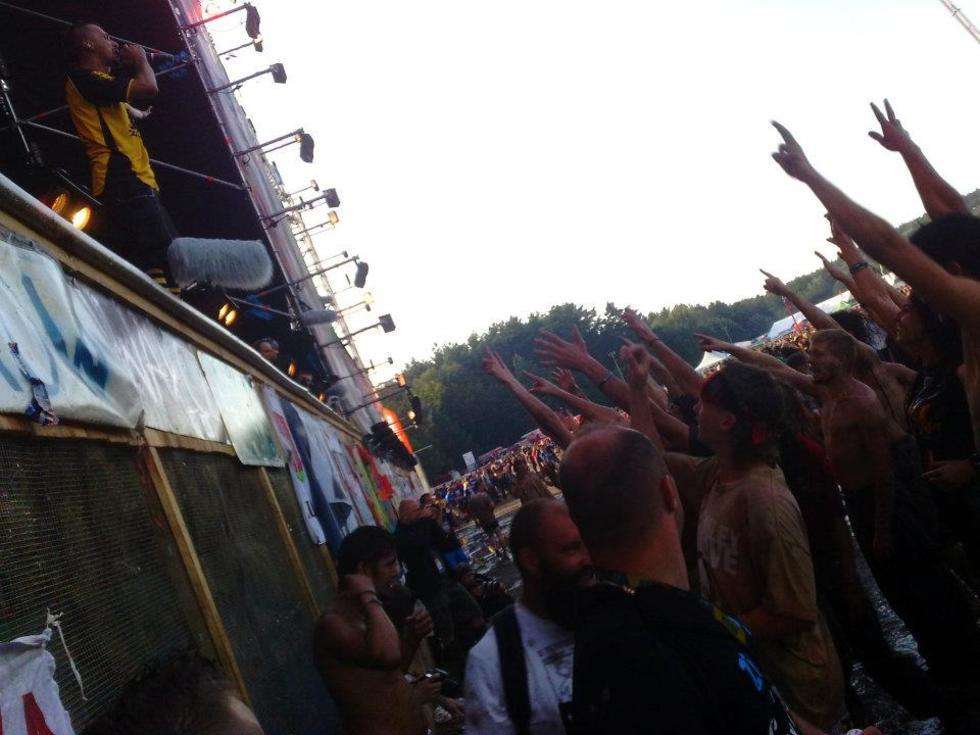  Dubioza Kolektiv, zespół, który gościł w Lublinie tym razem zagrał na przystanku Woodstock. Publiczność szalała w błocie, które powstało przy scenie po deszczu.