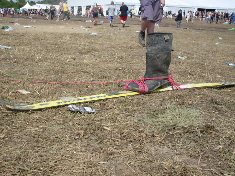  Na Woodstocku można zobaczyć wiele ciekawych urządzeń. Na zdjęciu myśl techniczna XXII wieku - nowoczesne narty. Takie widoki w tym miejscu nie dziwią